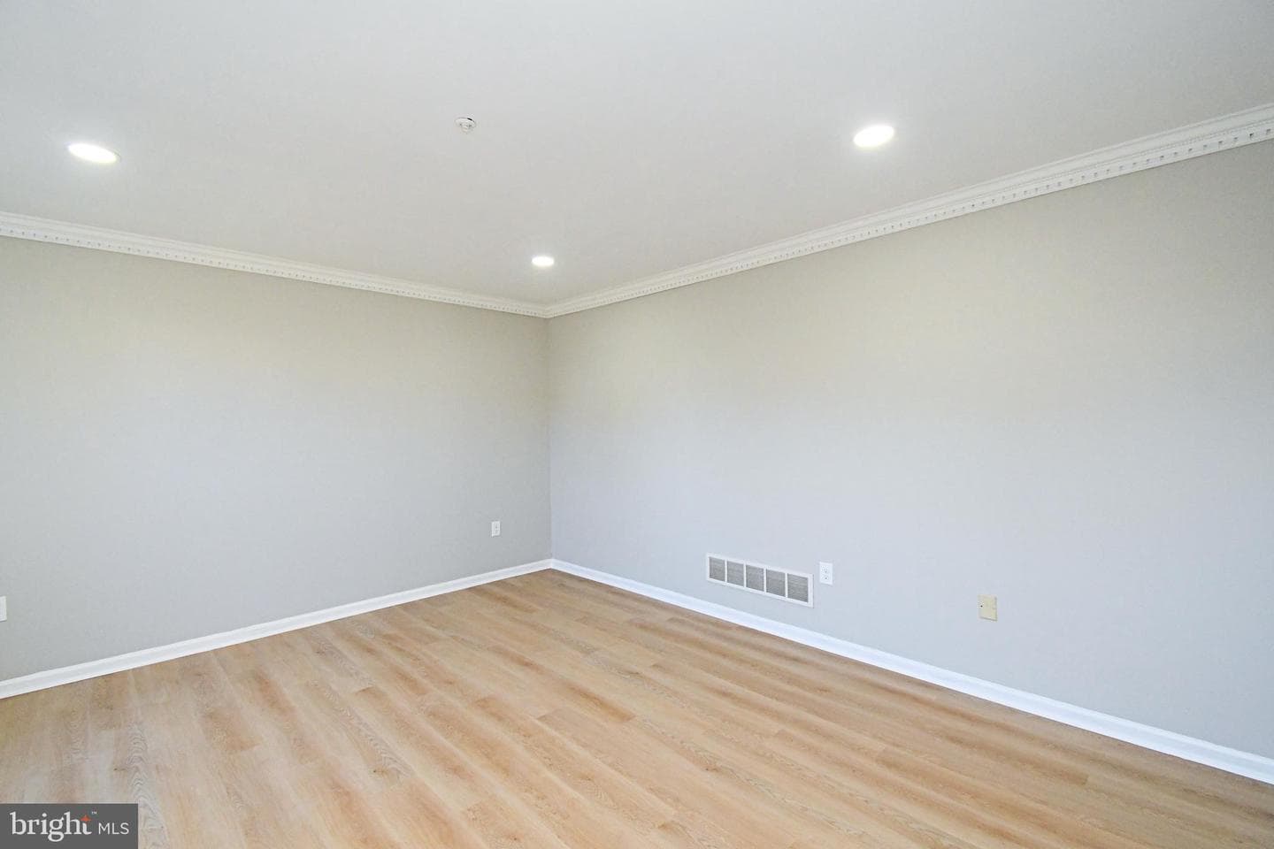 110 Greenfield Lane photo 6