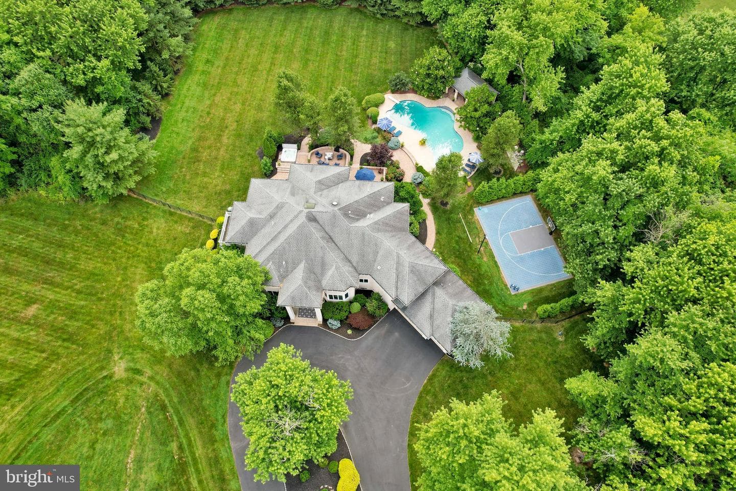 100 E Holland Road, Holland