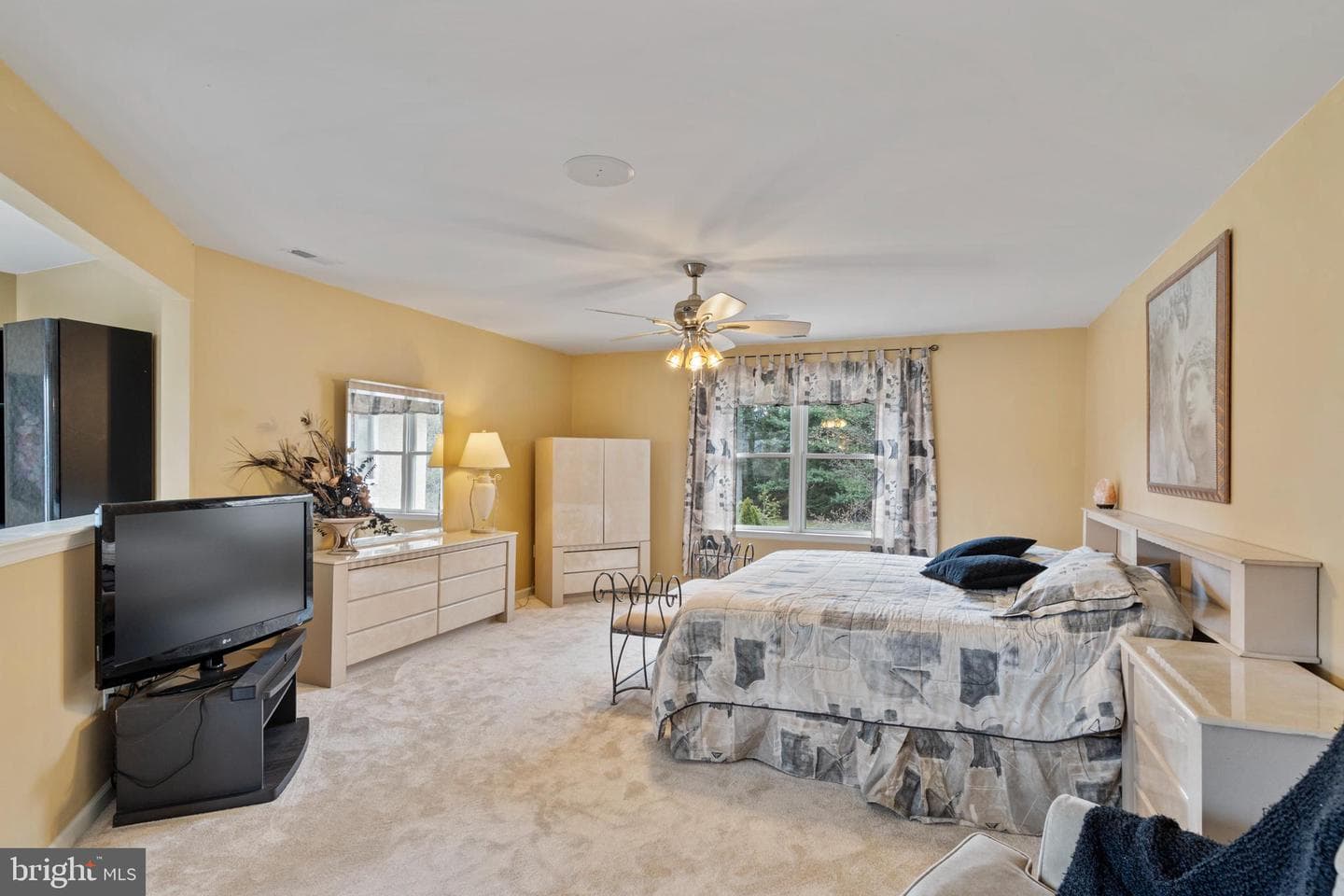 100 E Holland Road photo 22