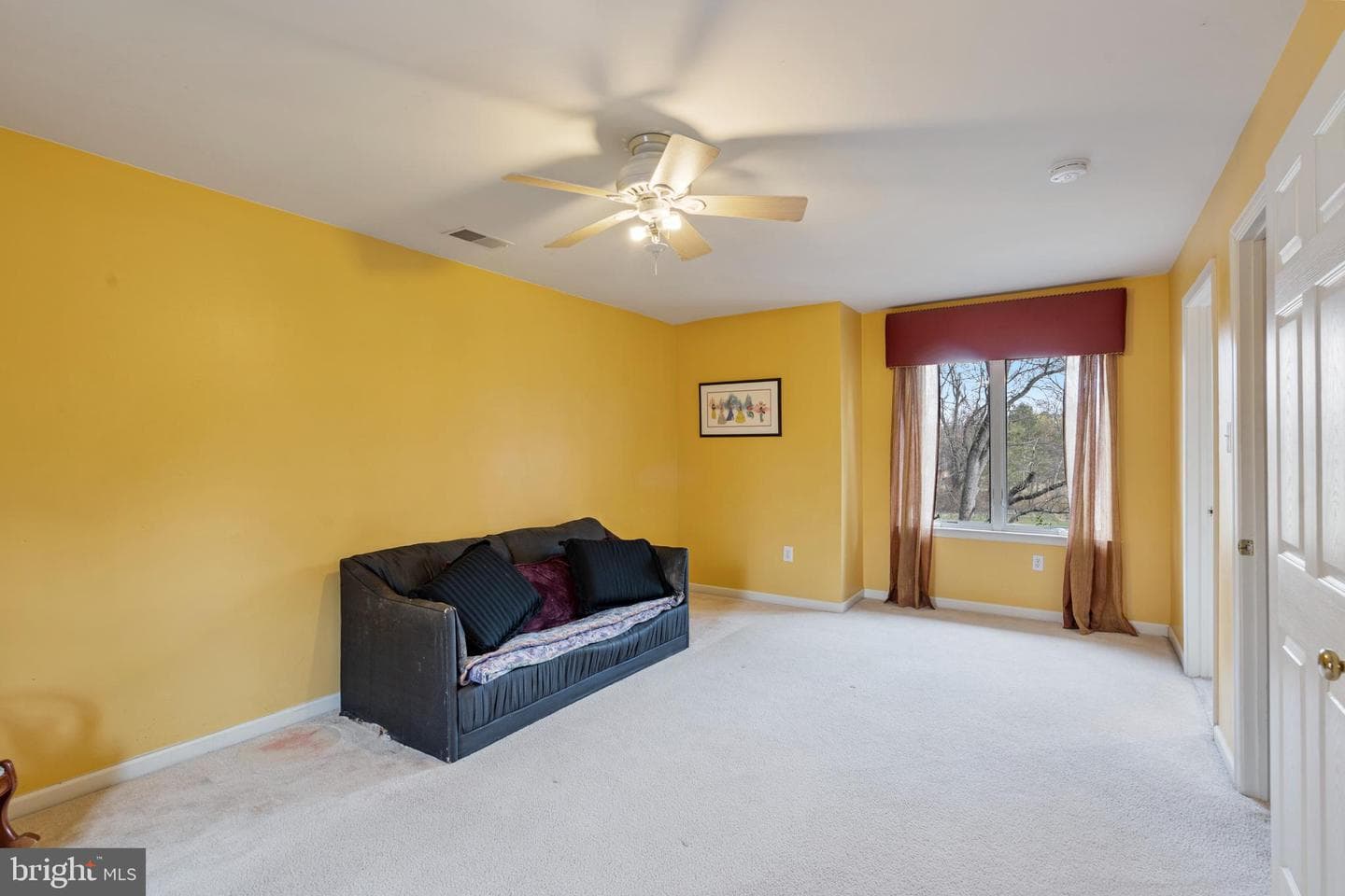 100 E Holland Road photo 32