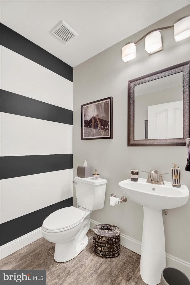 300 Reagan Drive photo 26