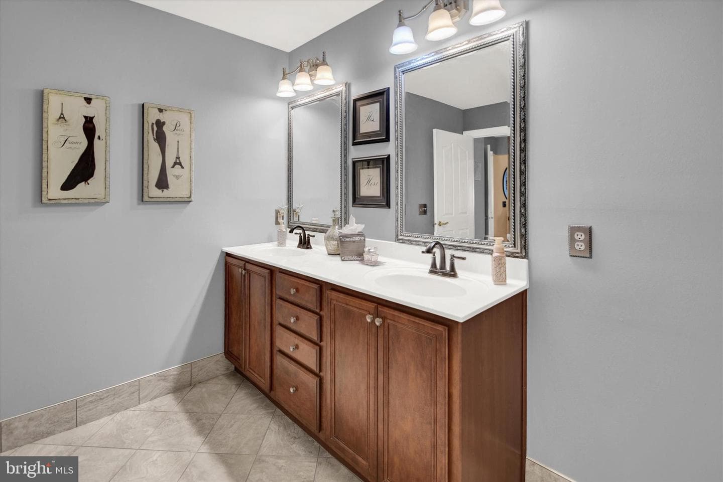 300 Reagan Drive photo 30