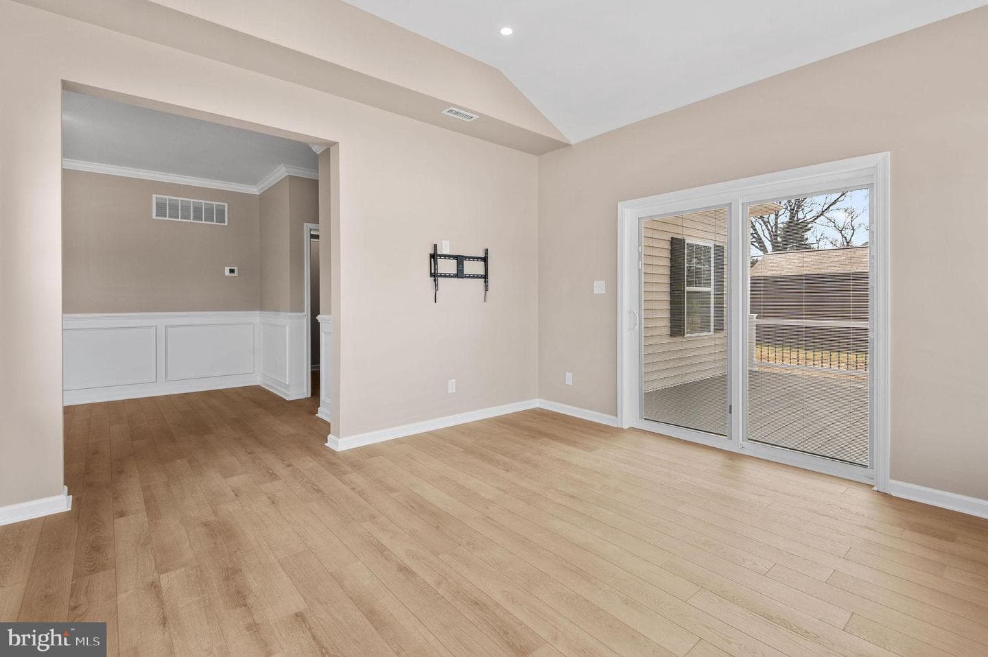 54 German Avenue photo 13