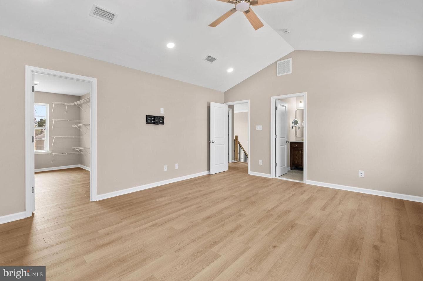 54 German Avenue photo 22