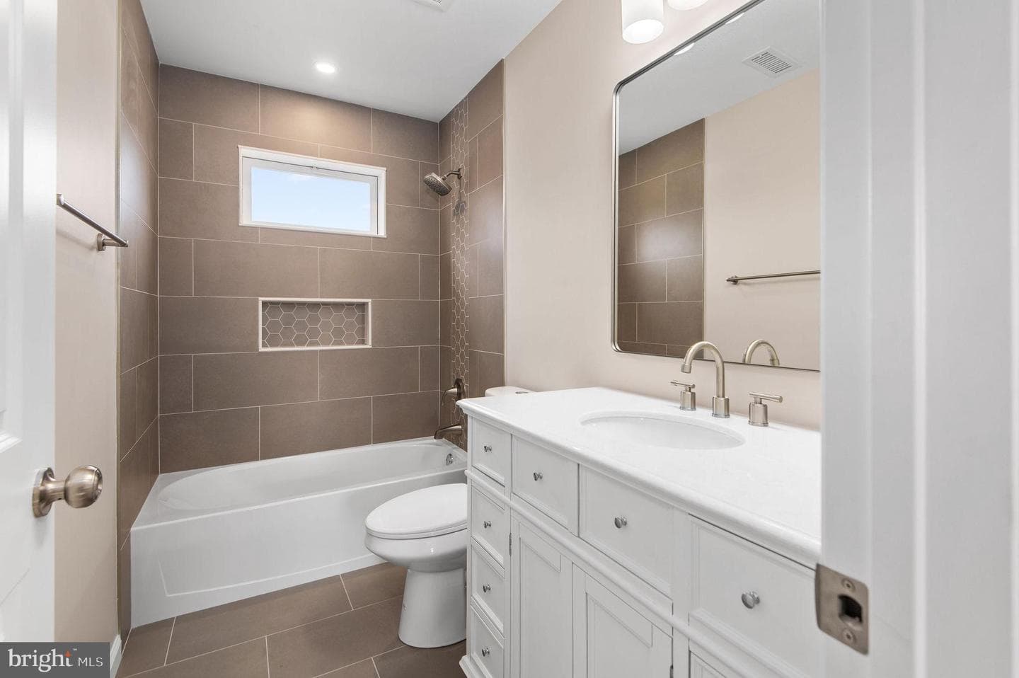 54 German Avenue photo 25
