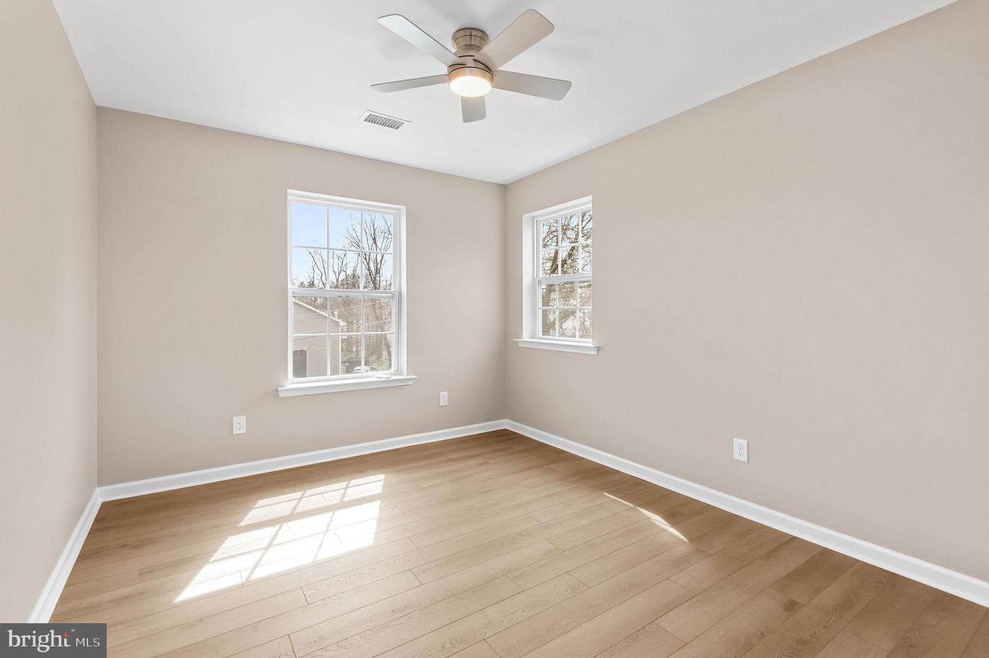 54 German Avenue photo 28
