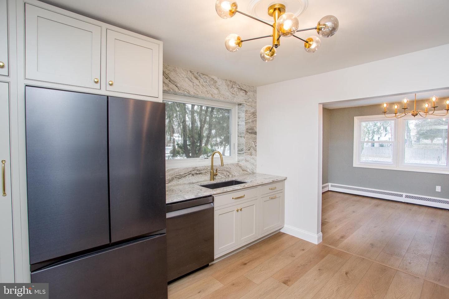 527 Lexington Avenue photo 2