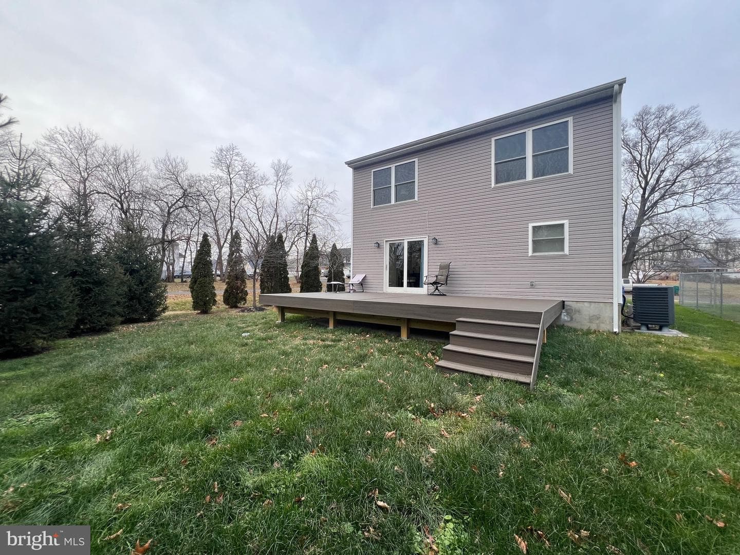 1206 Sycamore Avenue photo 2