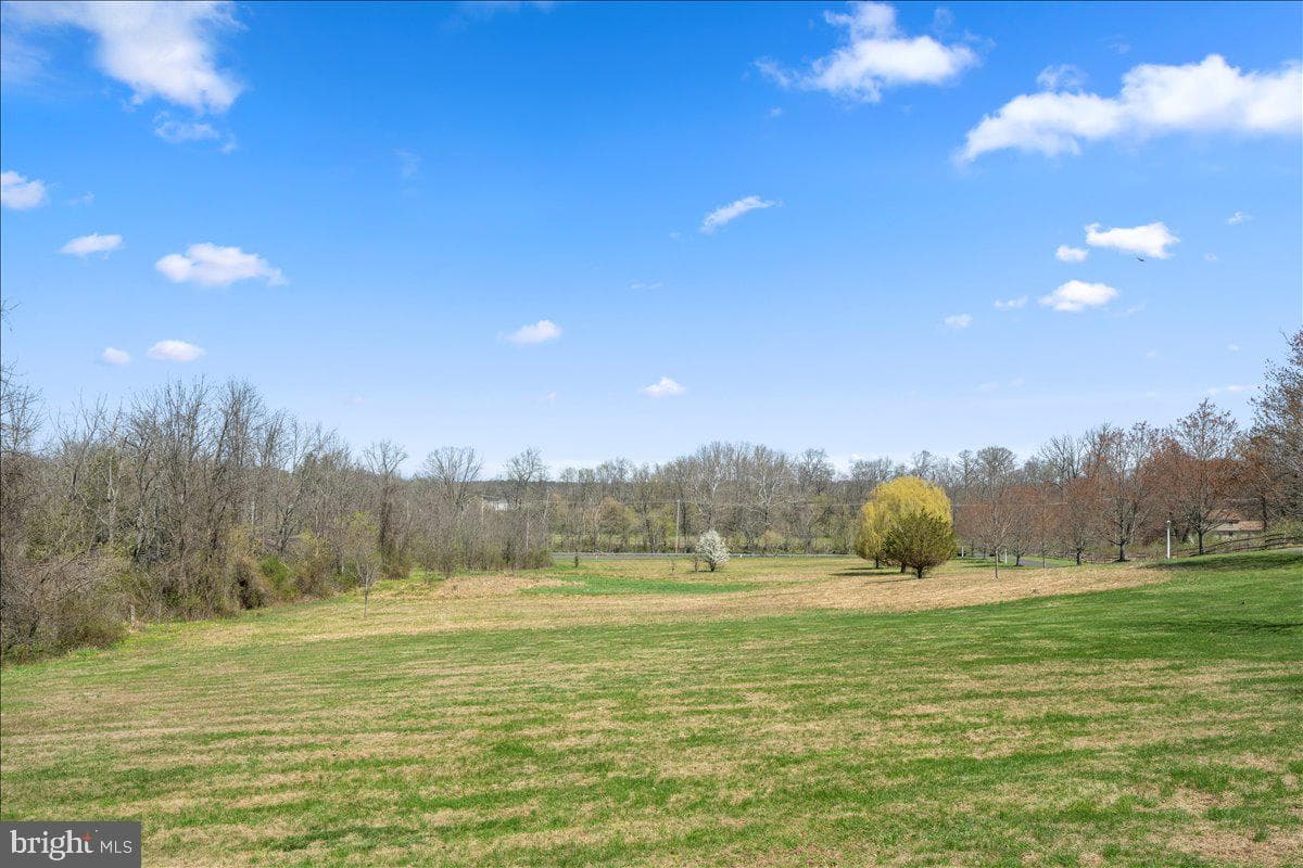 1568 Sackettsford Road photo 97