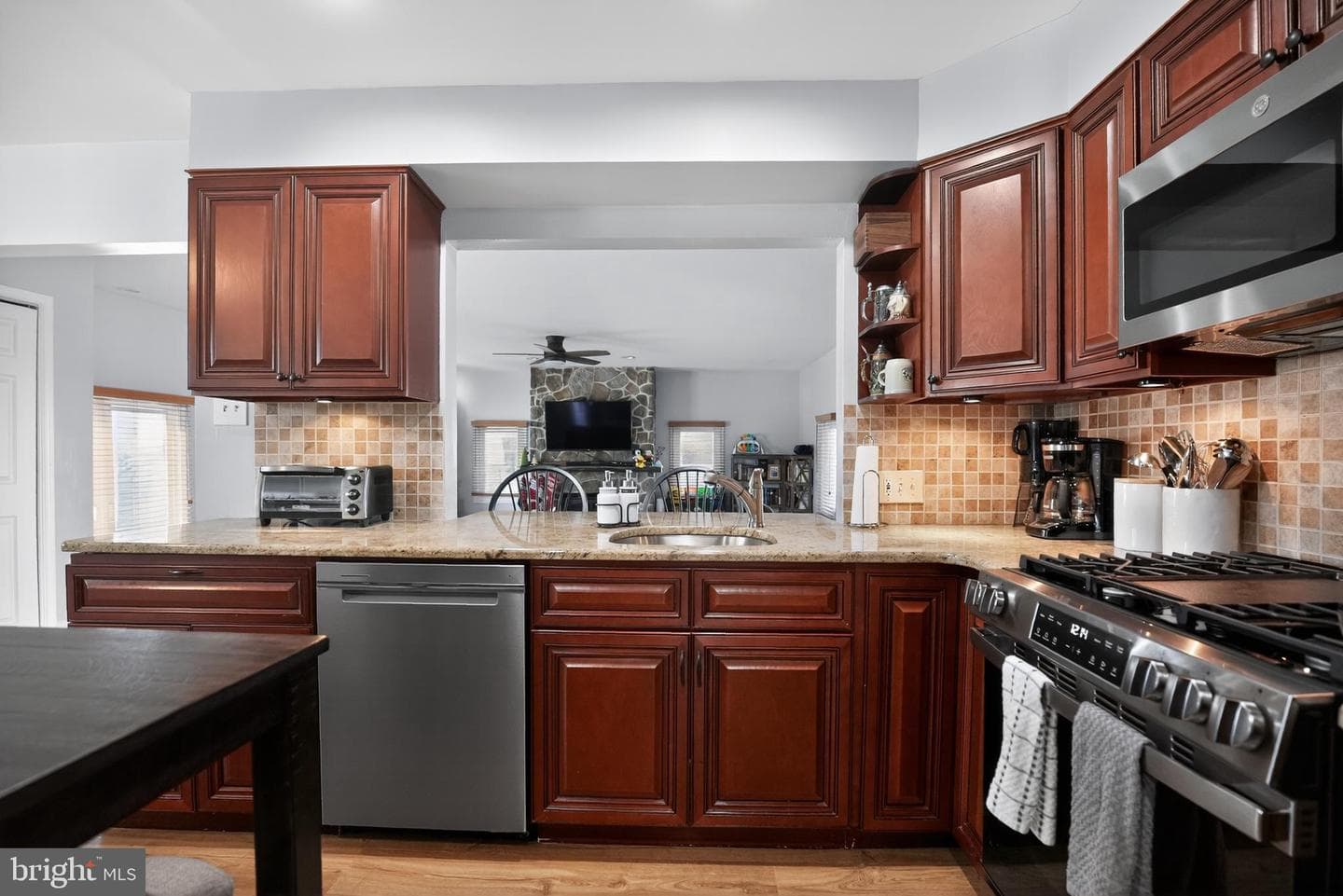 236 Hickory Road photo 8