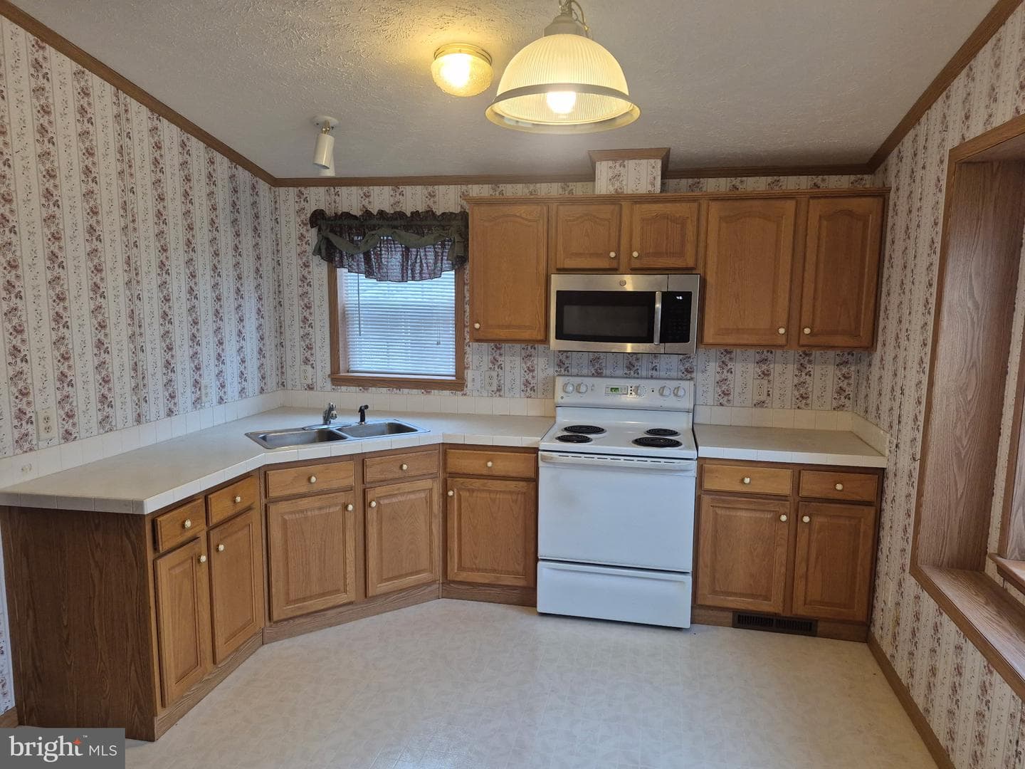 1039 Pine Circle photo 5