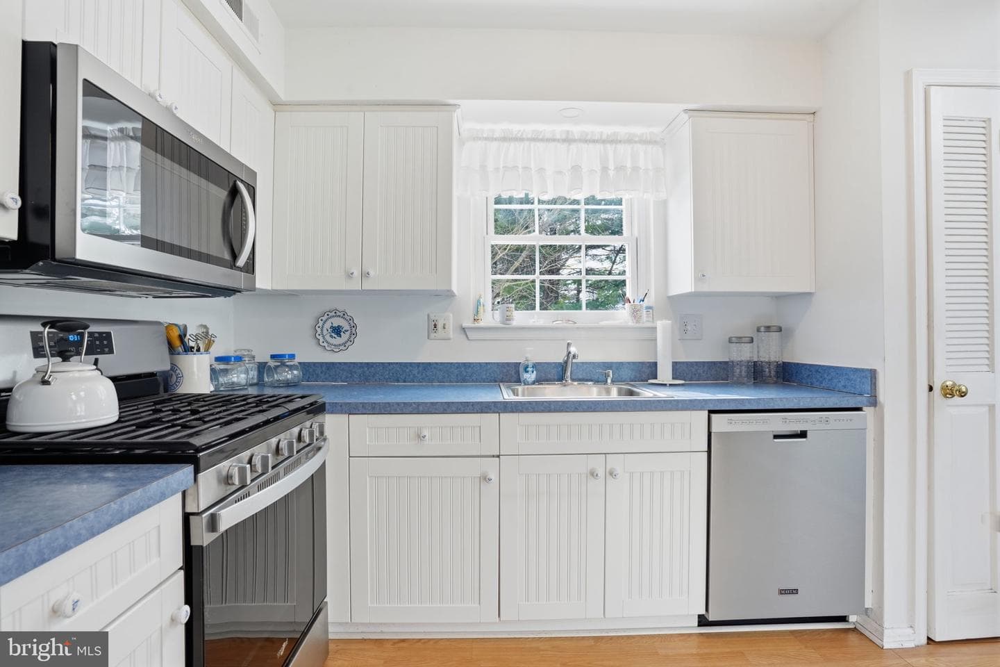 41 Ardsley Court photo 16