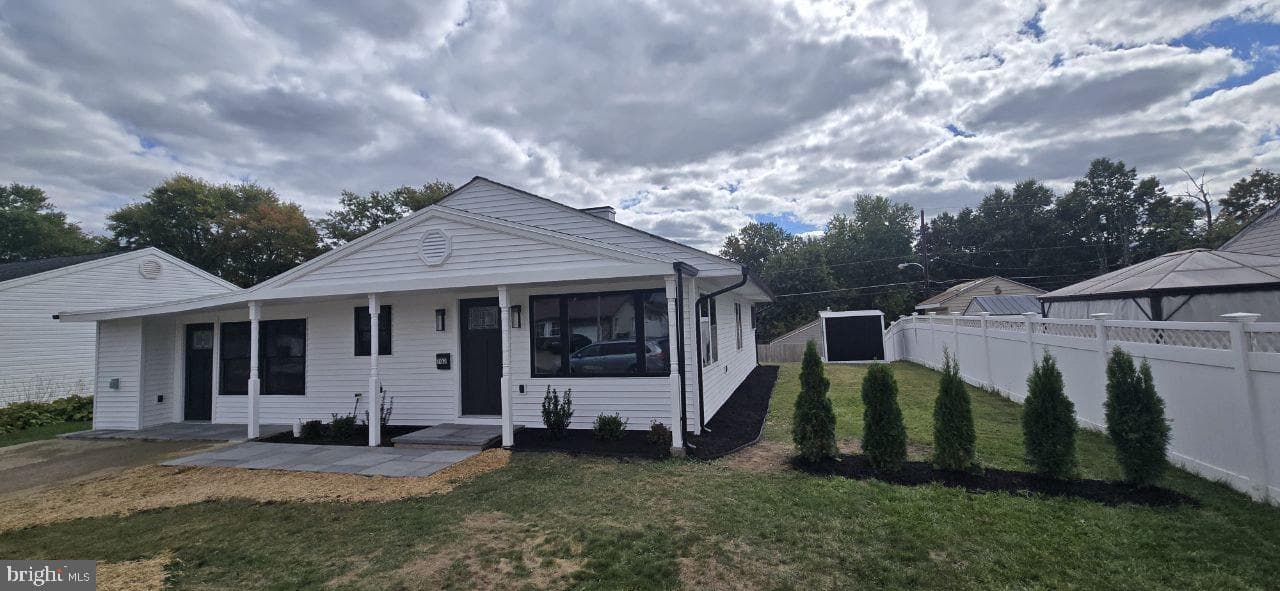702 Beaumont Road photo 2