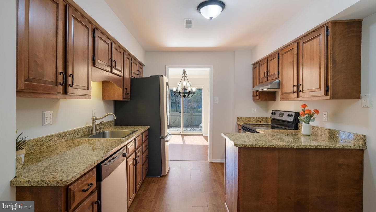 227 Yellow Springs Court photo 15