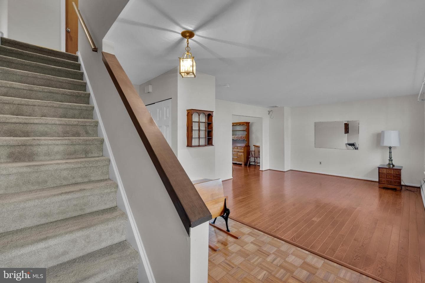107 Peggy Lane photo 3