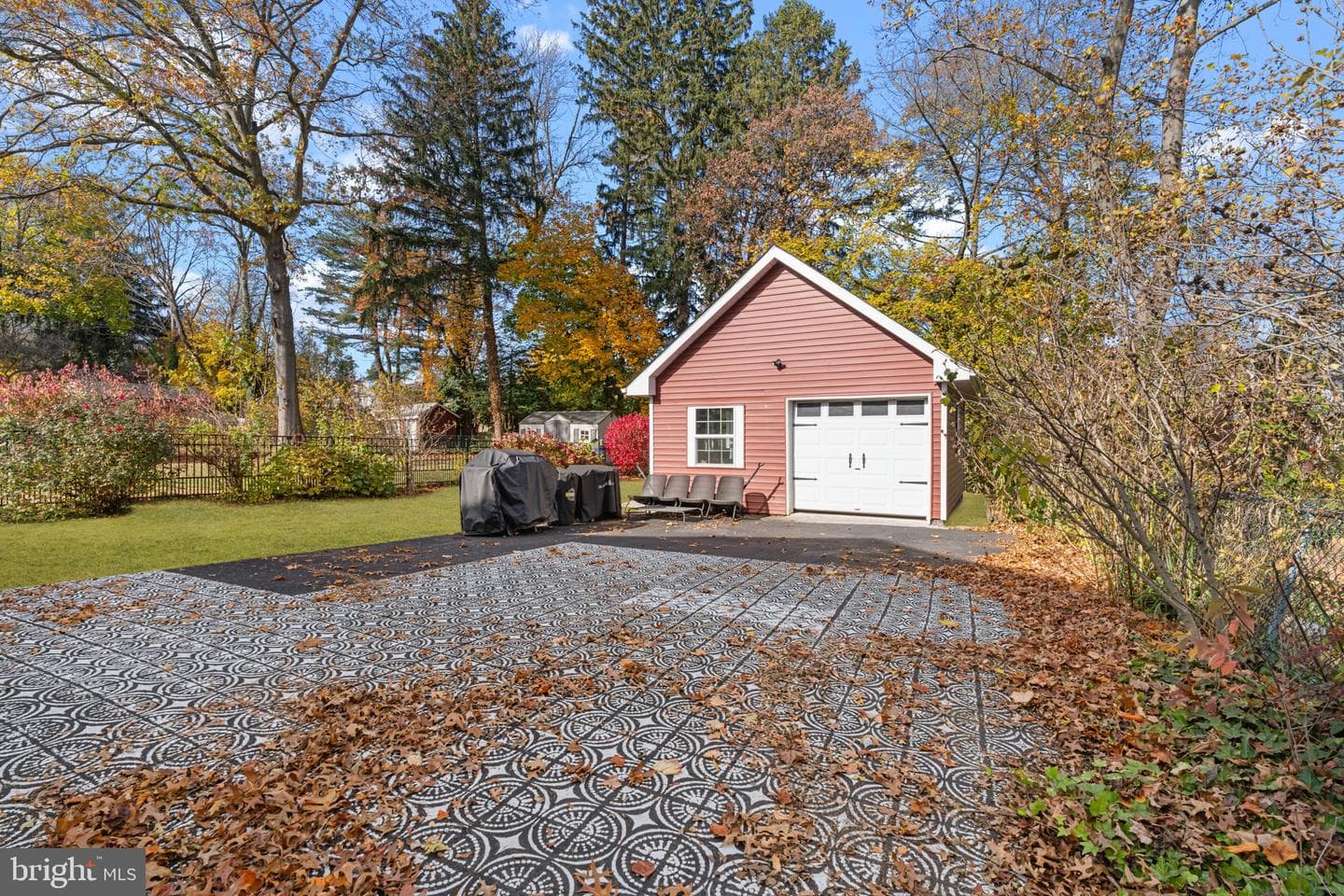 108 W Maple Avenue photo 34