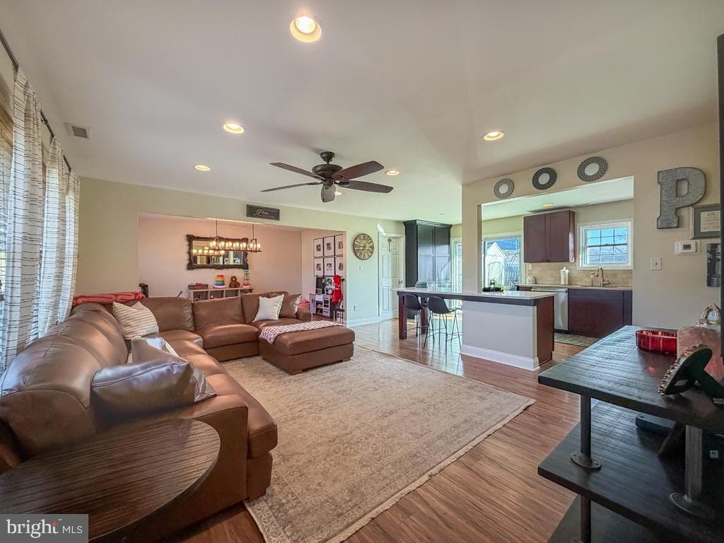 18 Jump Hill Road photo 3