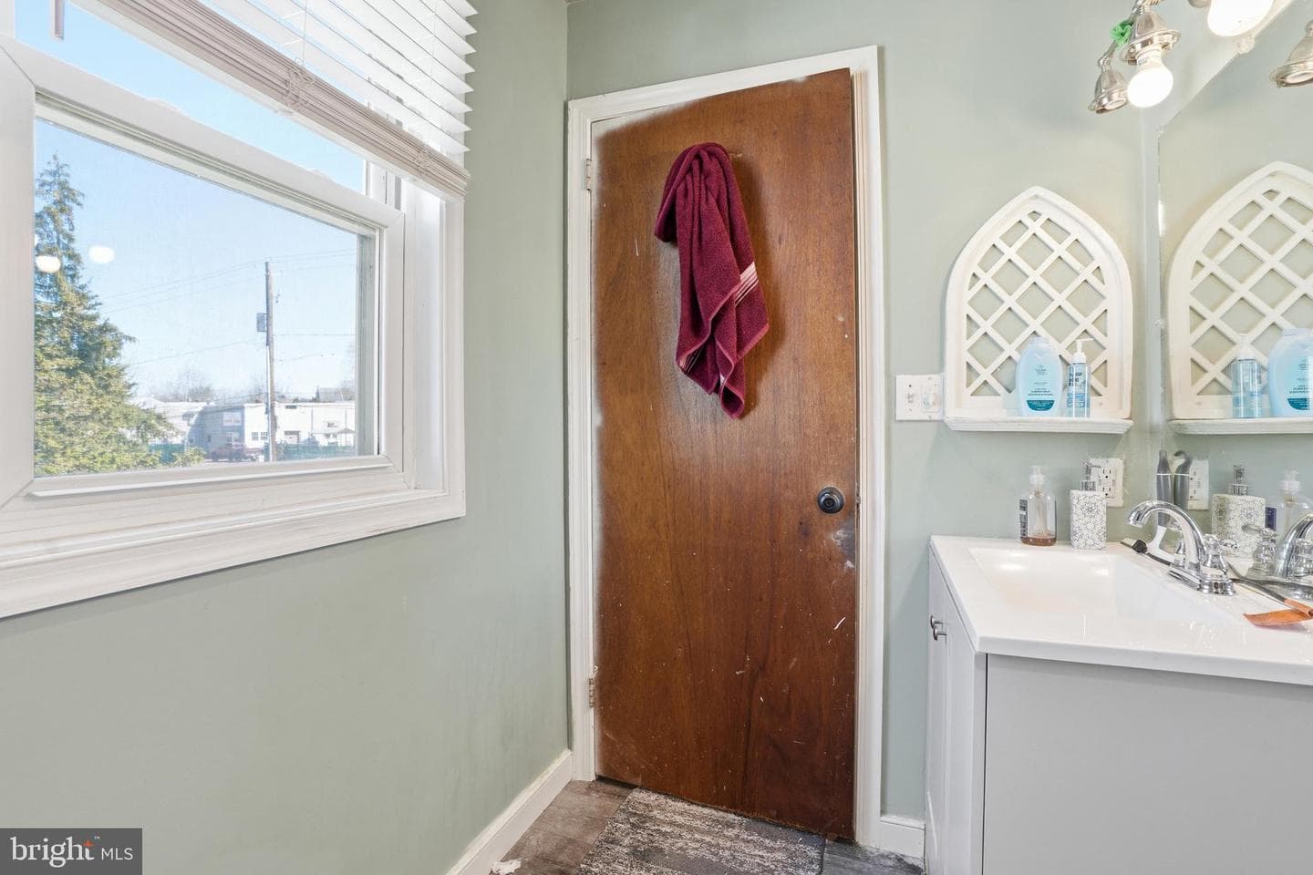 87 W Park Avenue photo 22