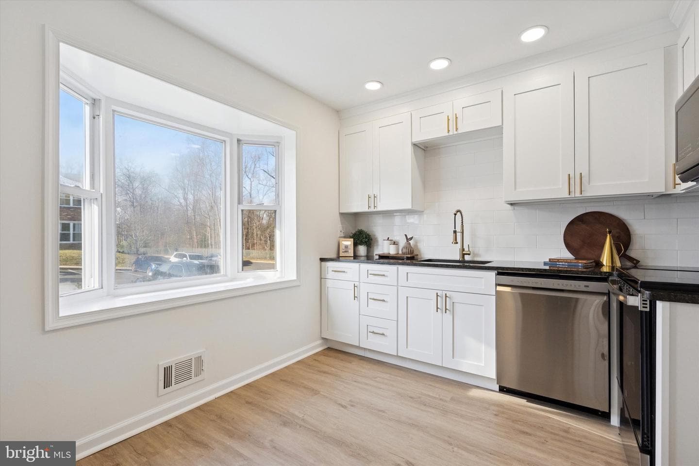 367 Dartmouth Court photo 3