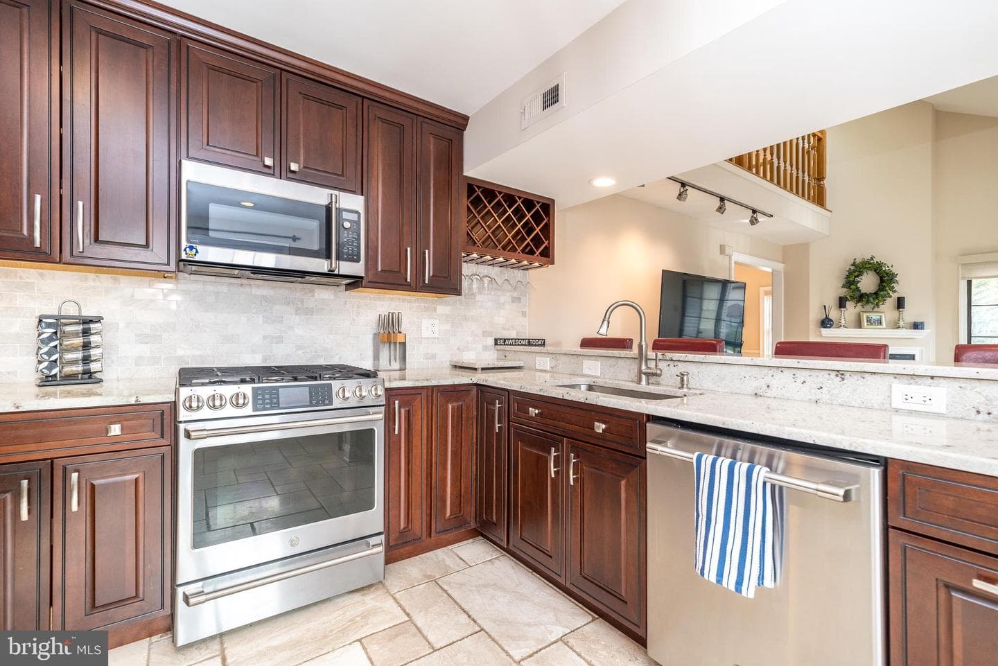 422 Redbud Court photo 8