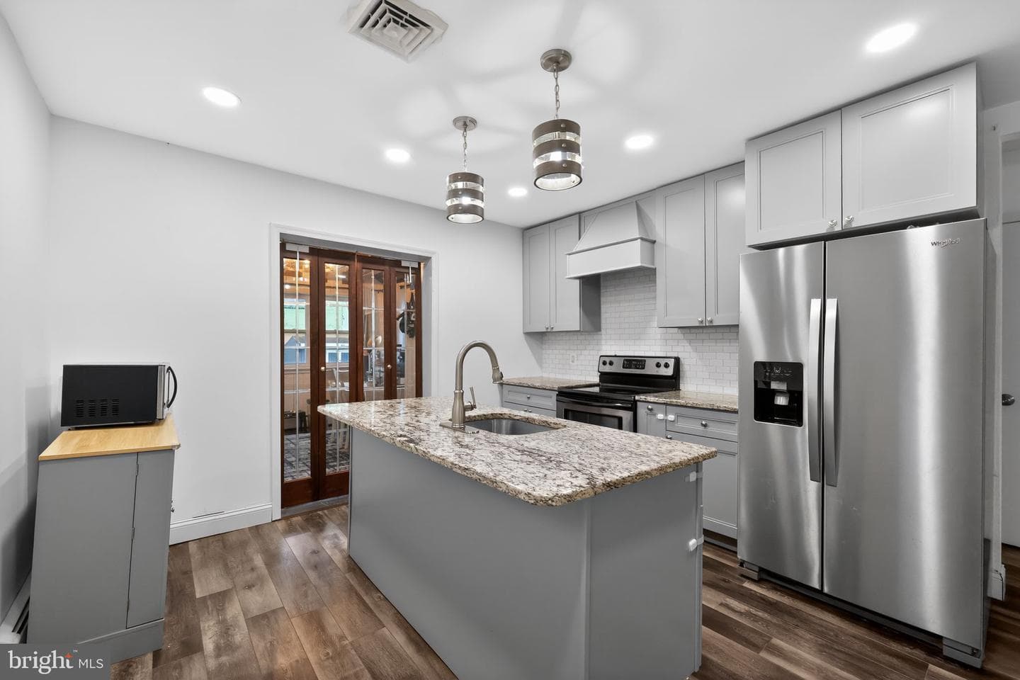 909 Third Avenue photo 12