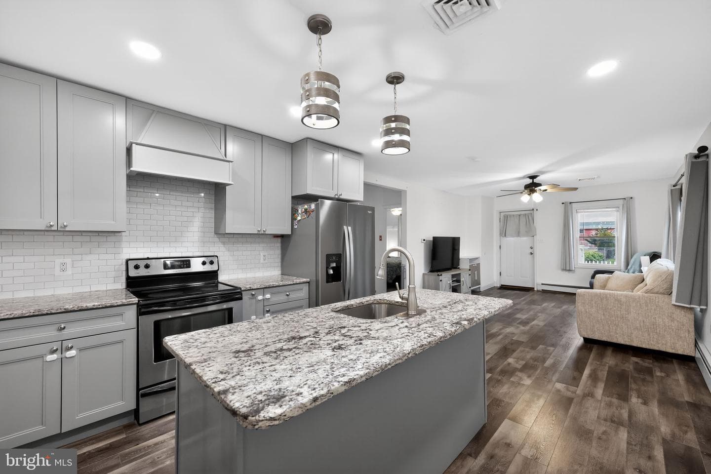 909 Third Avenue photo 13