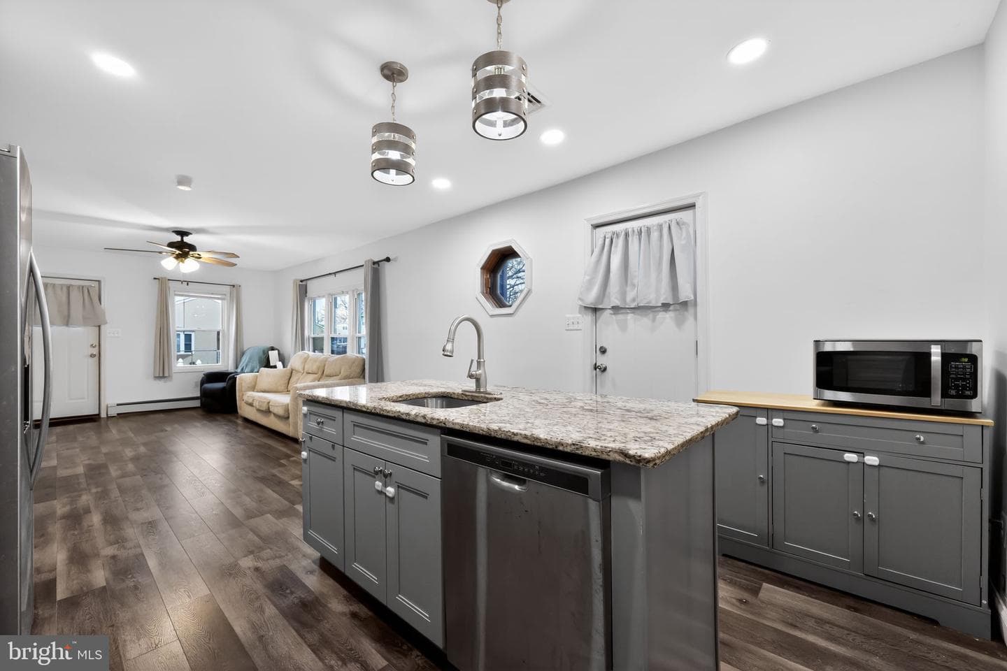 909 Third Avenue photo 15