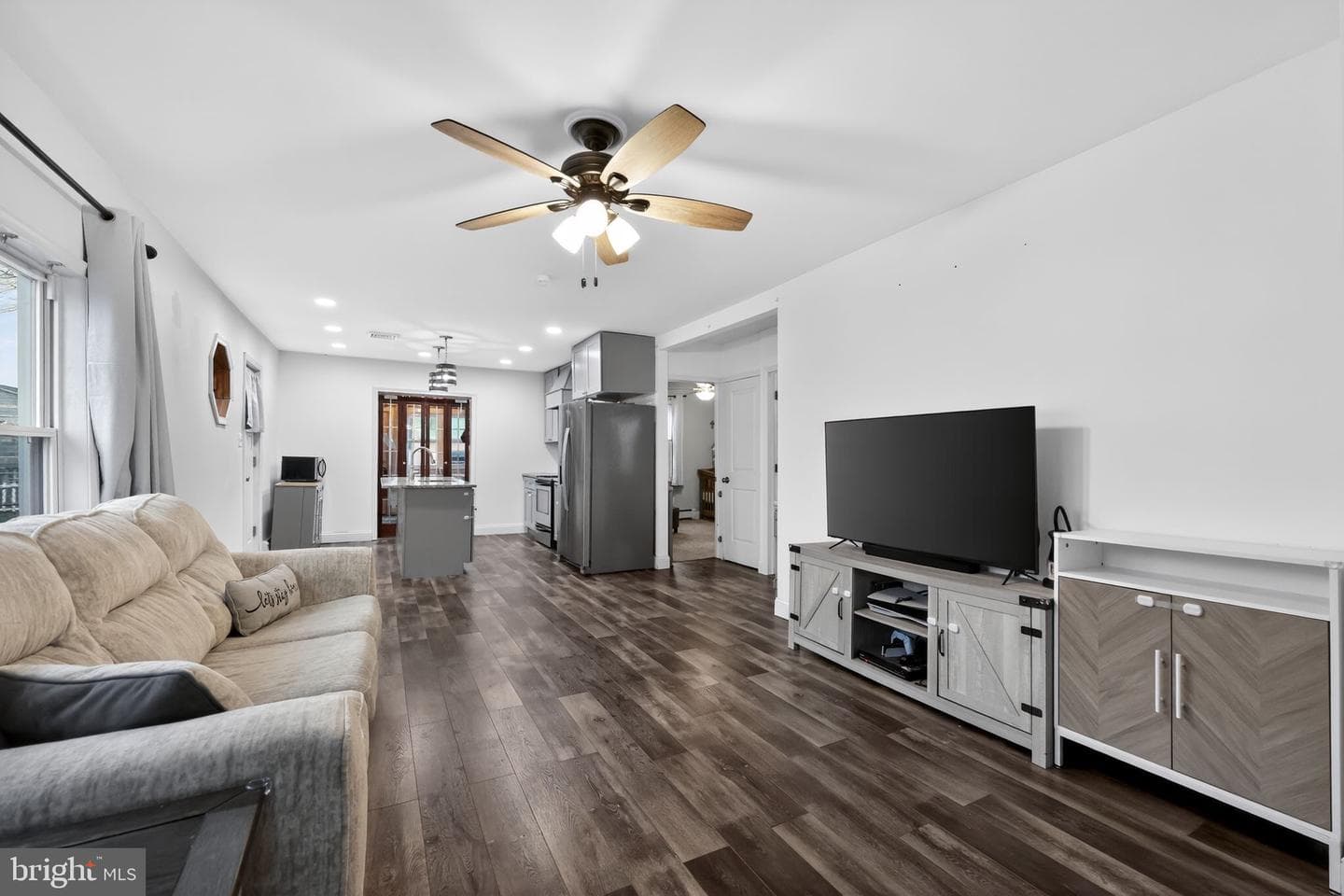 909 Third Avenue photo 8