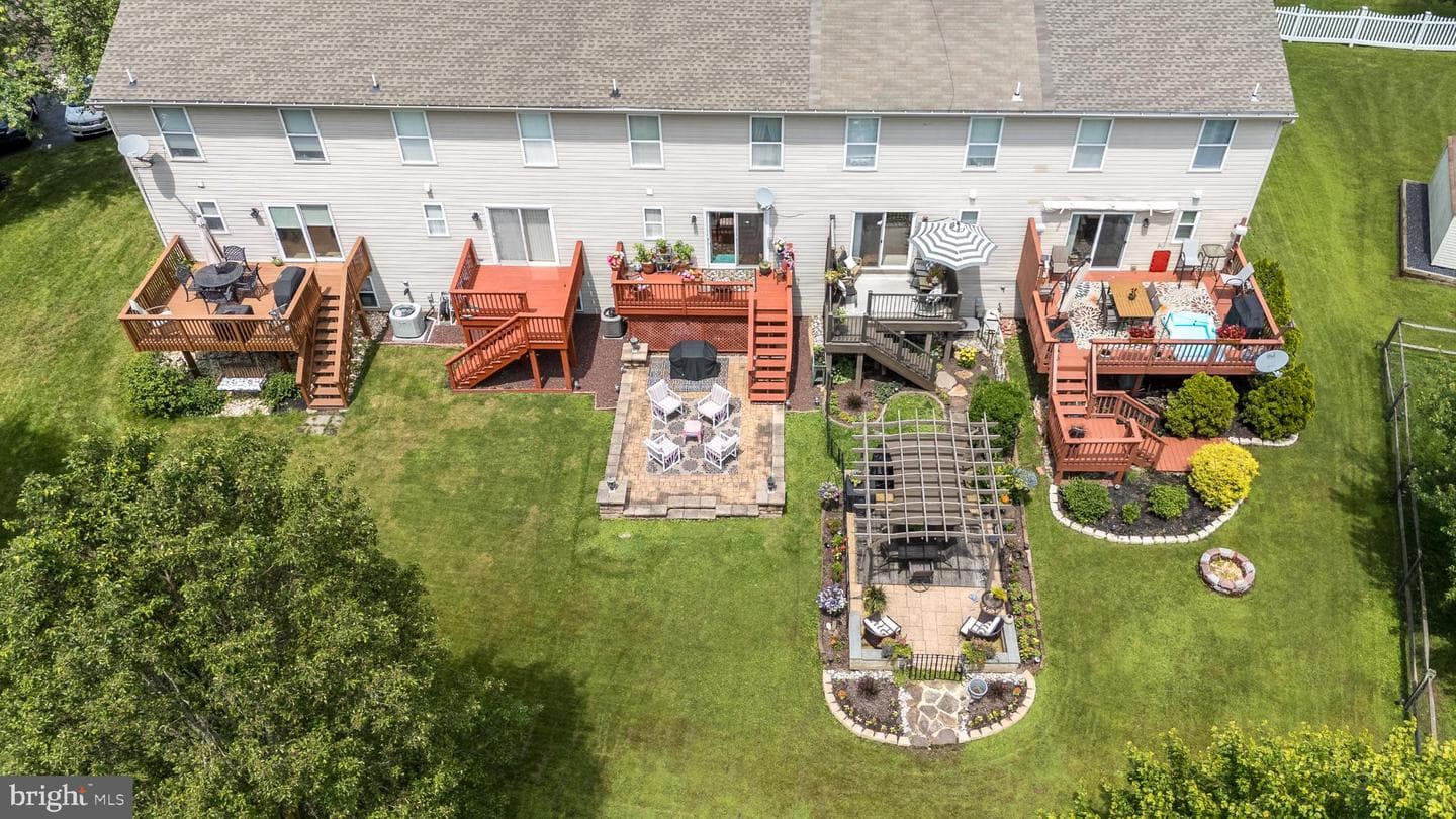 146 Strawberry Lane photo 37