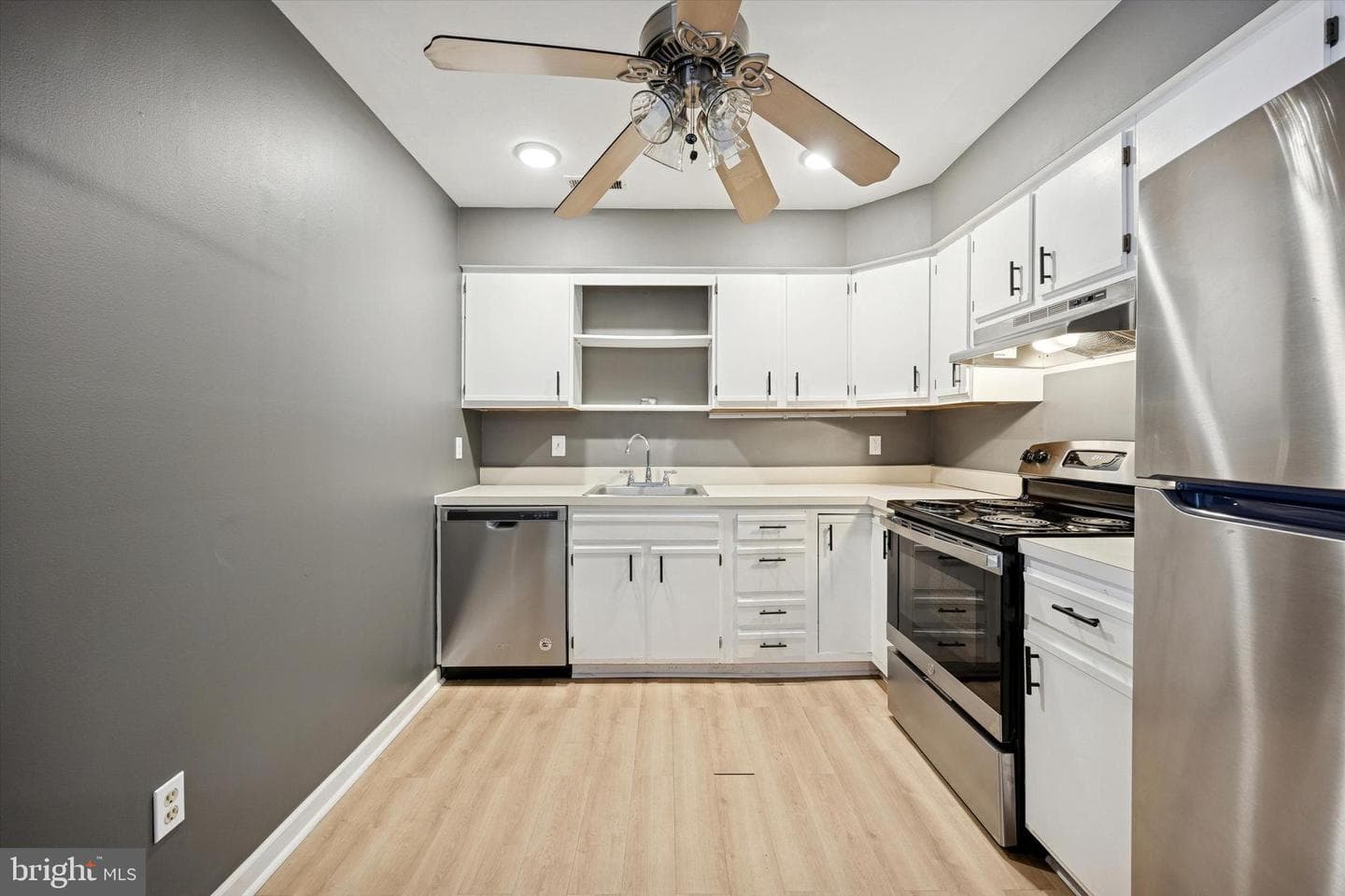 238 Colette Court photo 10