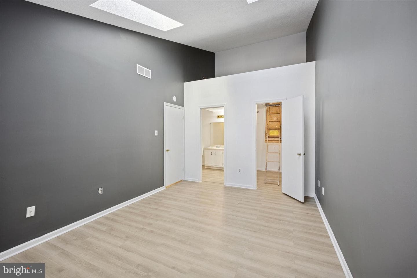 238 Colette Court photo 21