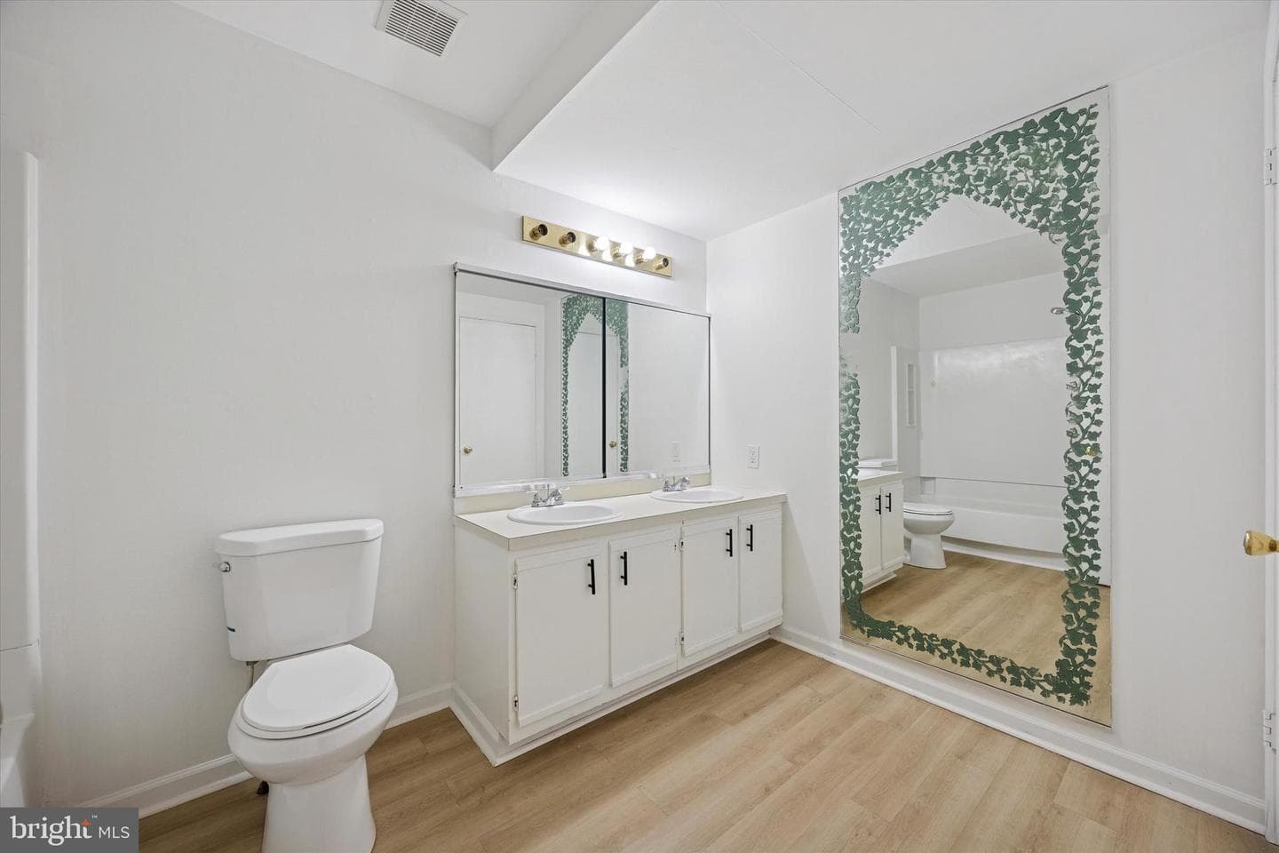 238 Colette Court photo 23