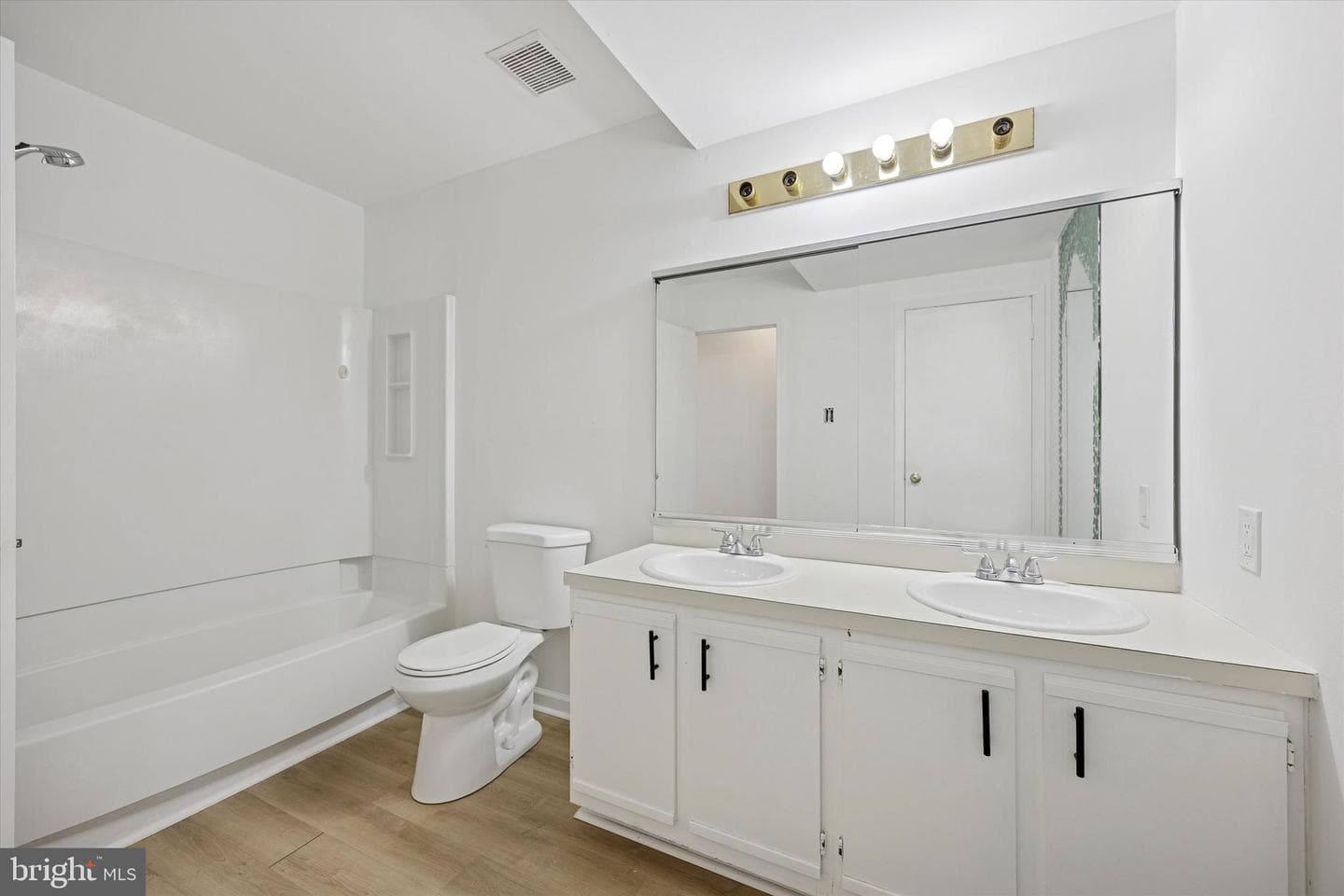 238 Colette Court photo 24