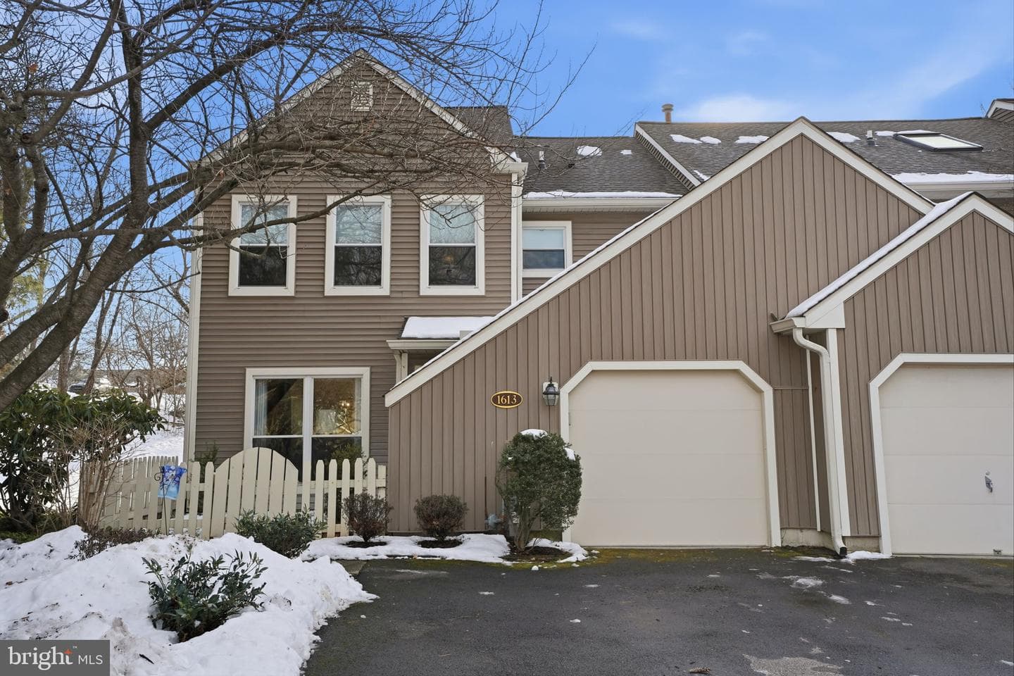 1613 Lakeview Circle photo 3