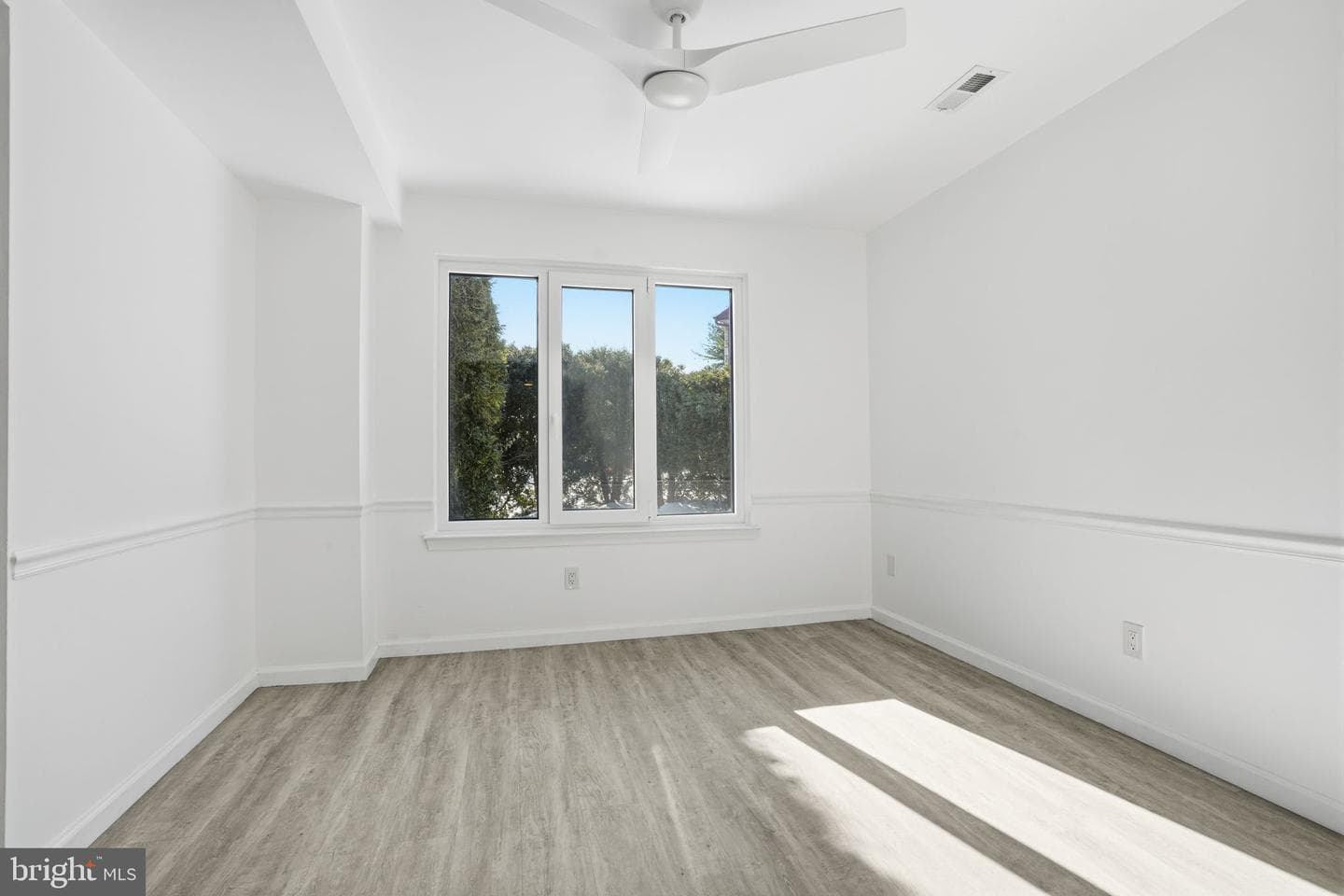 710 Trowbridge Drive photo 5