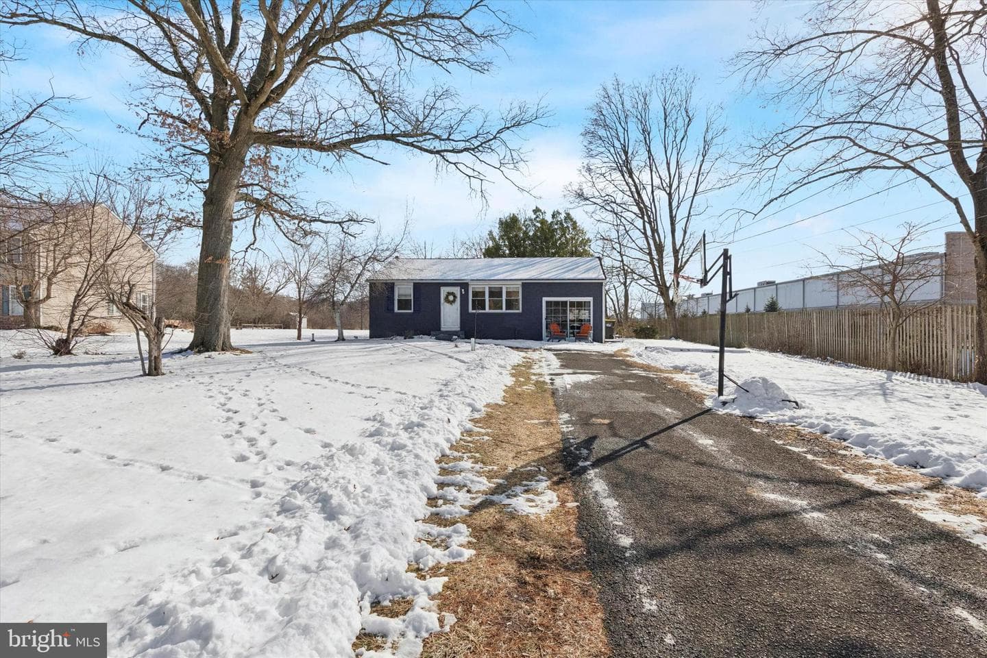 15 Maple Avenue photo 2