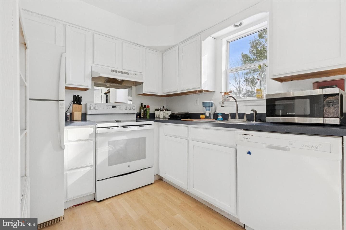 15 Maple Avenue photo 6