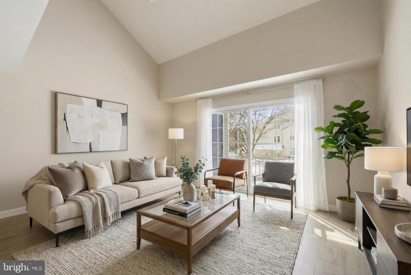 1812 Society Place photo 4