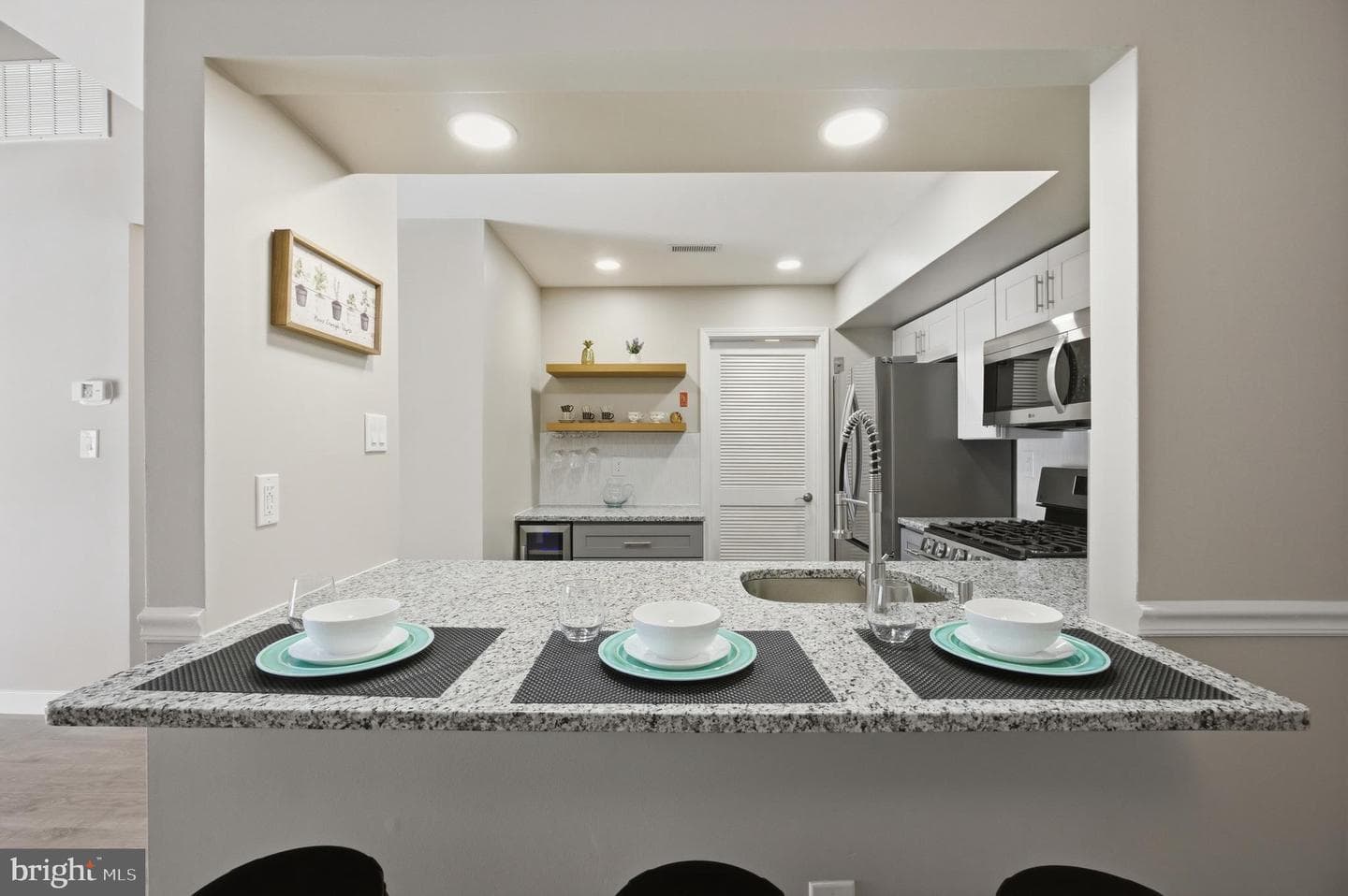 1812 Society Place photo 8