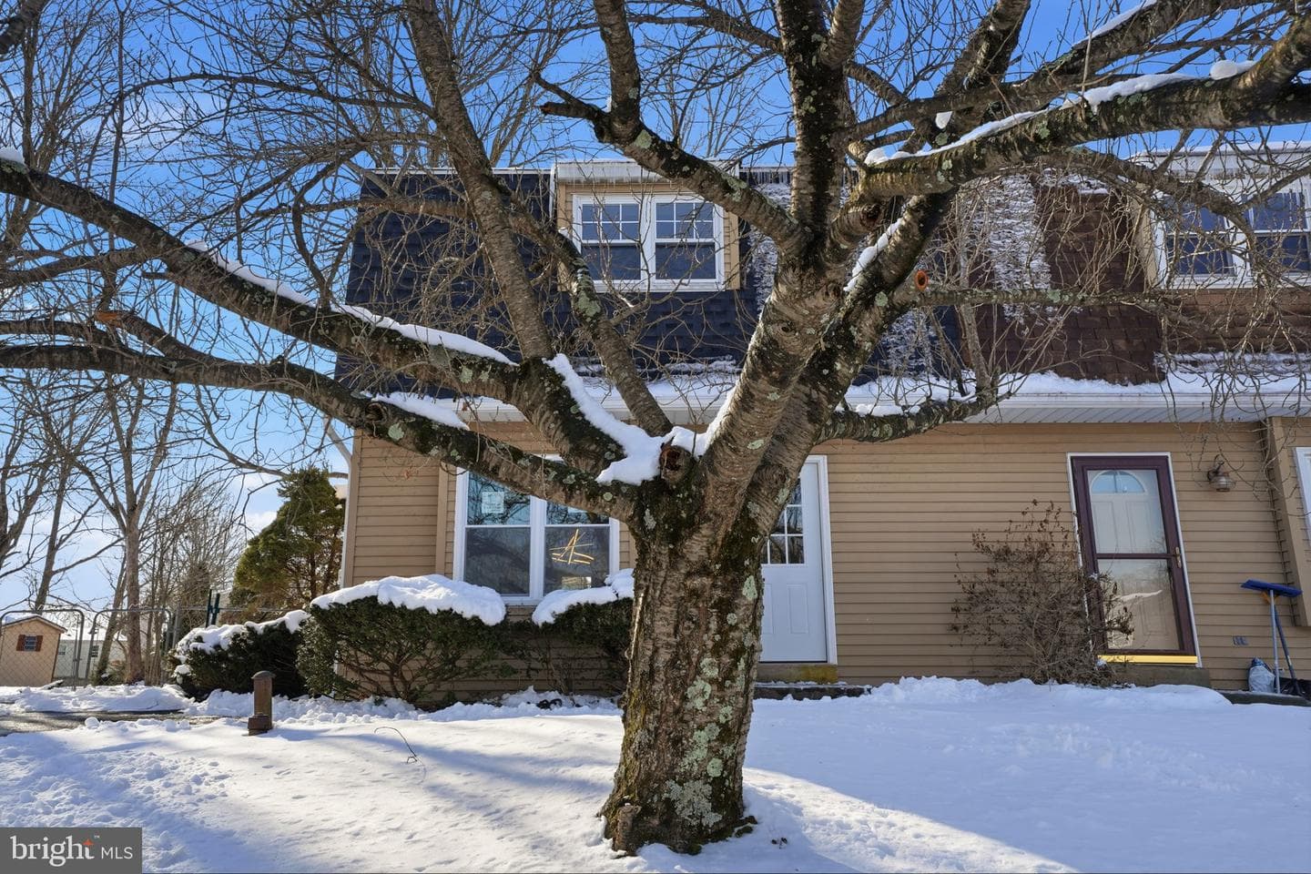 729 Lexington Way photo 2