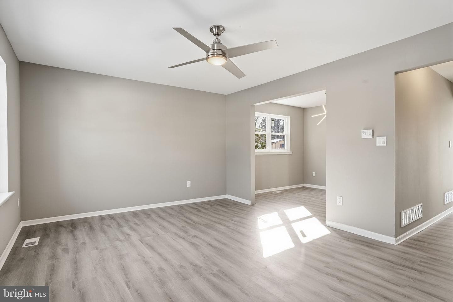 729 Lexington Way photo 4