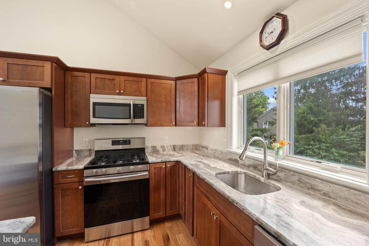 215 E Dark Hollow Road photo 39