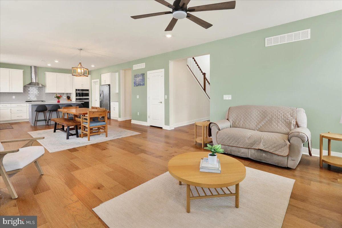 1076 Mariwill Drive photo 13