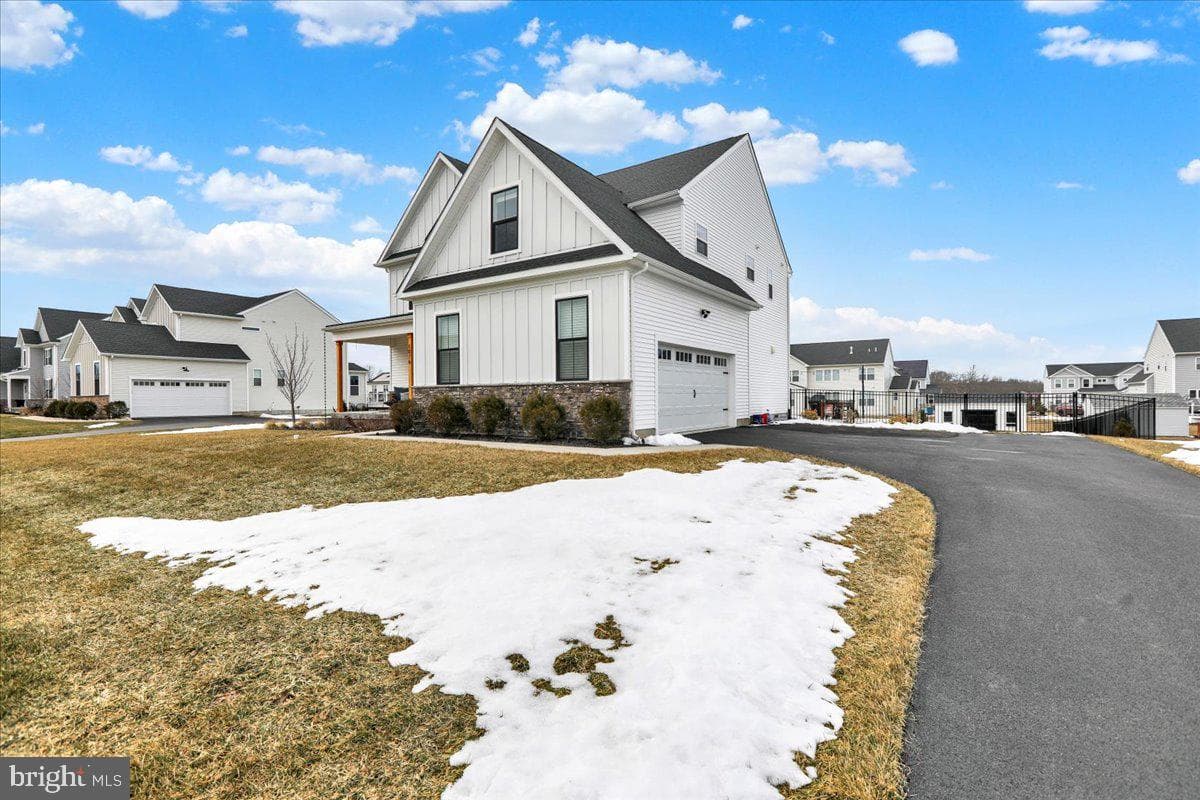 1076 Mariwill Drive photo 3