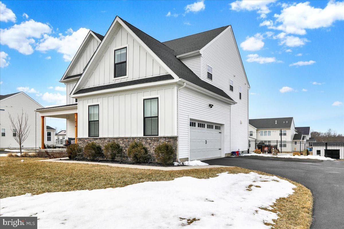 1076 Mariwill Drive photo 4