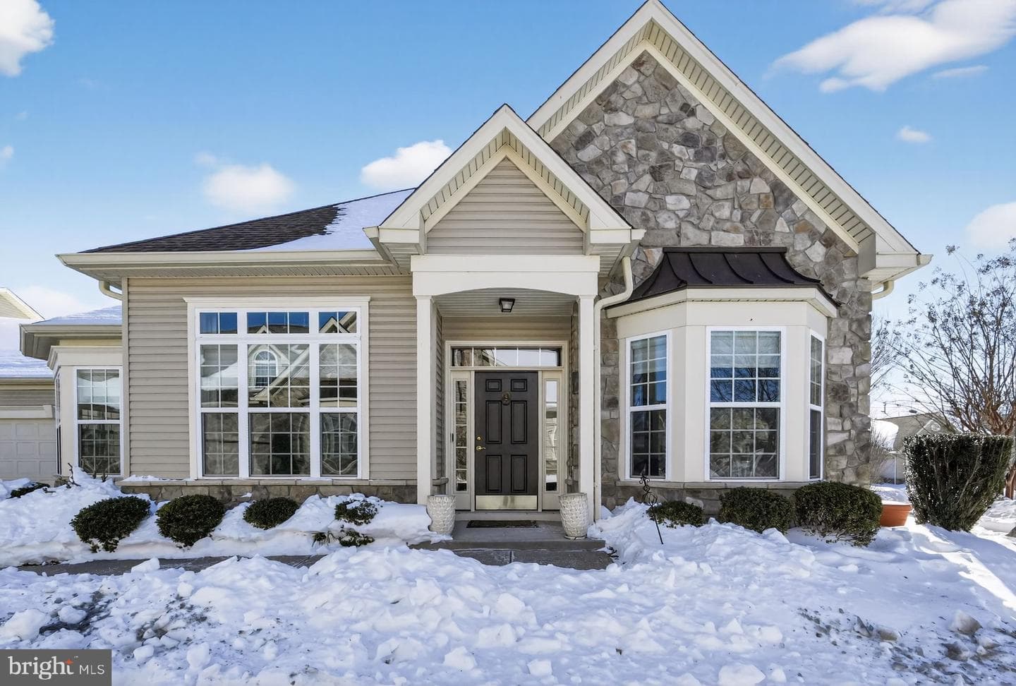 284 Willow Drive photo 1