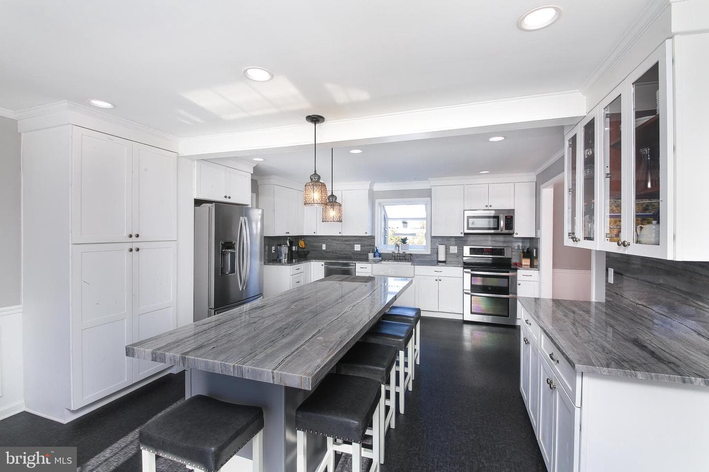 543 Green Valley Road photo 10