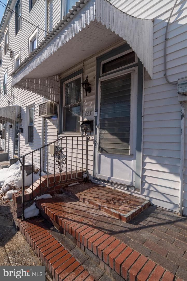 435 Cedar Street Street photo 2
