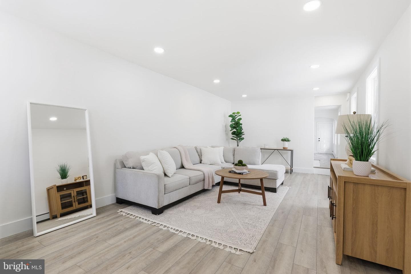 509 Pond Street photo 4