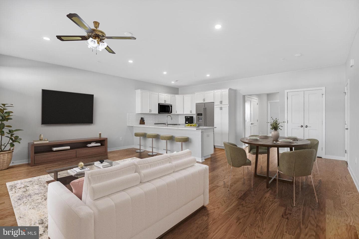 18 Ivy Lane #87 photo 3